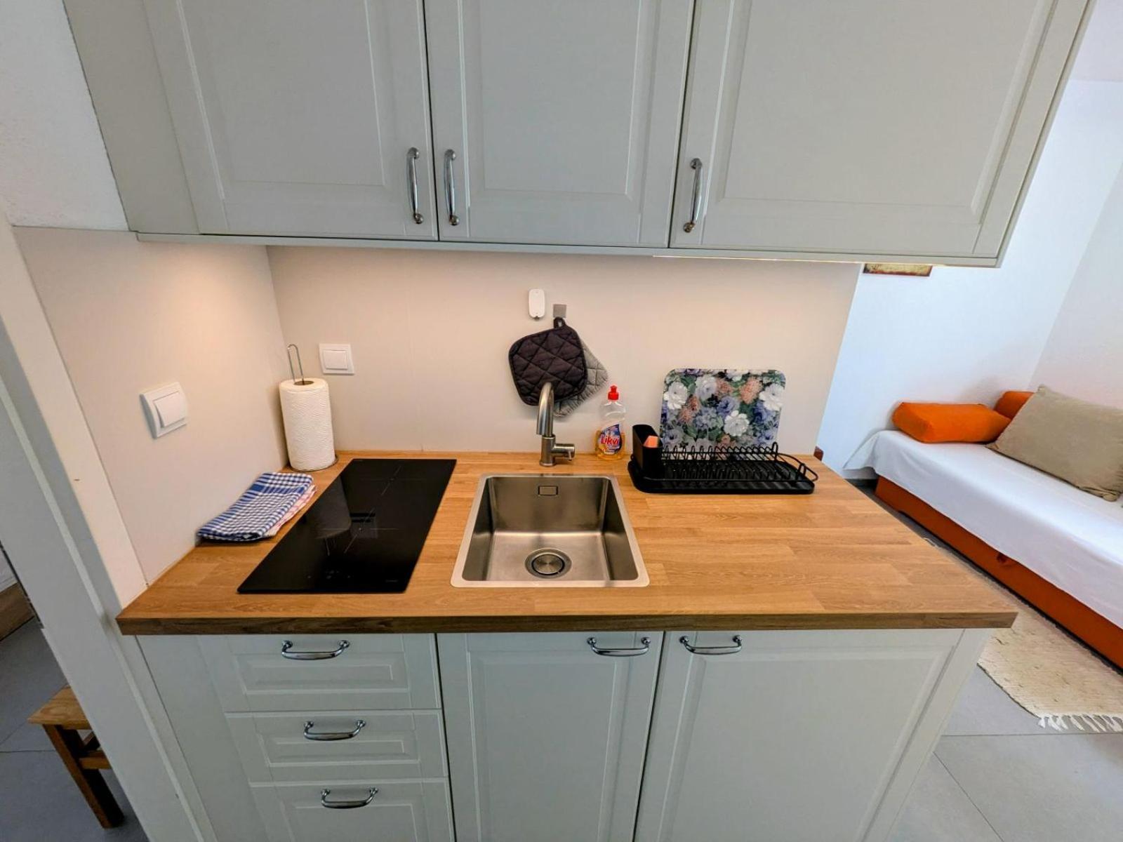 Dora Apartament *